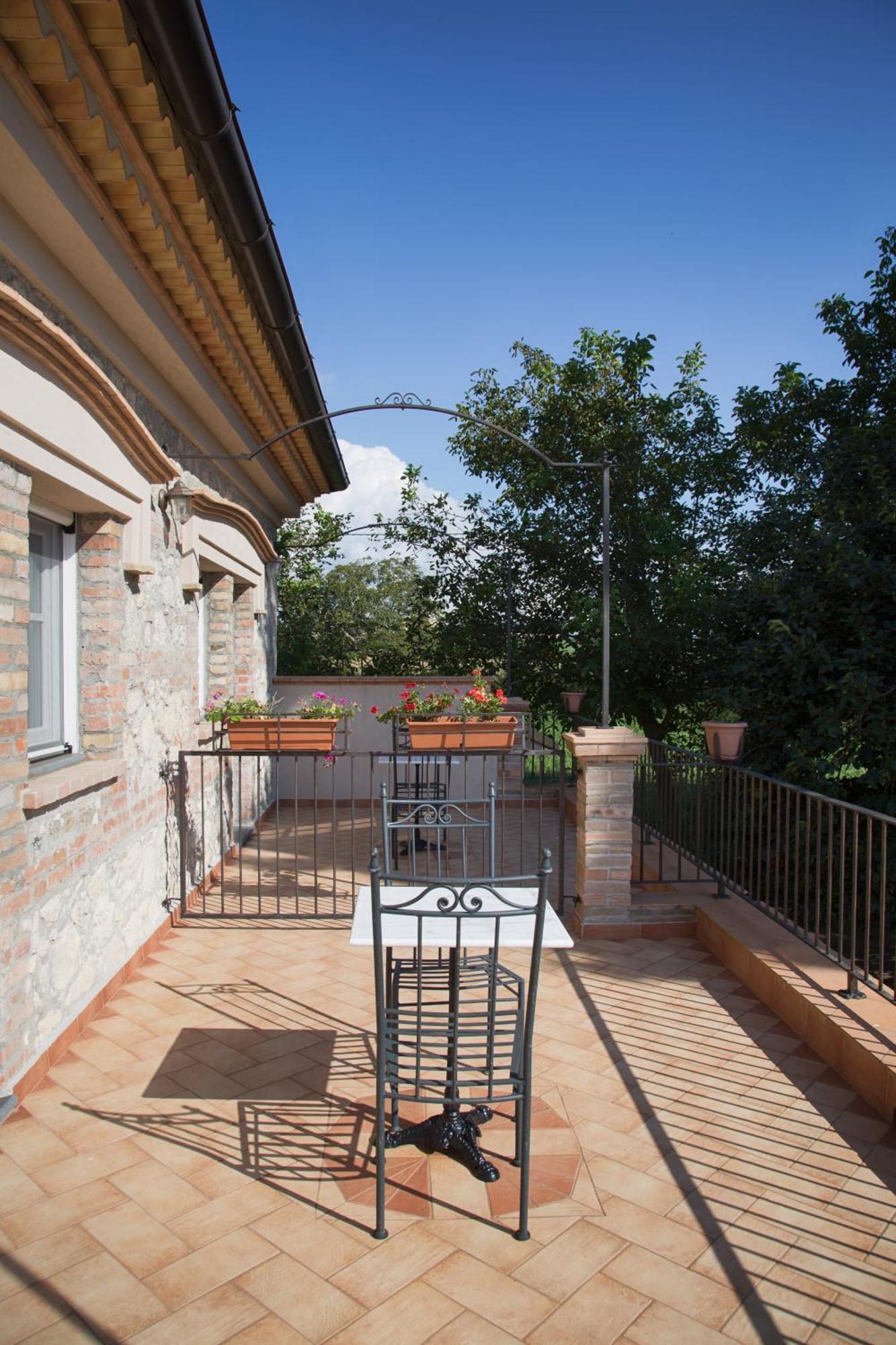 Don Carlo Agriturismo Di Charme Bio Villa Le Pioppe Luaran gambar